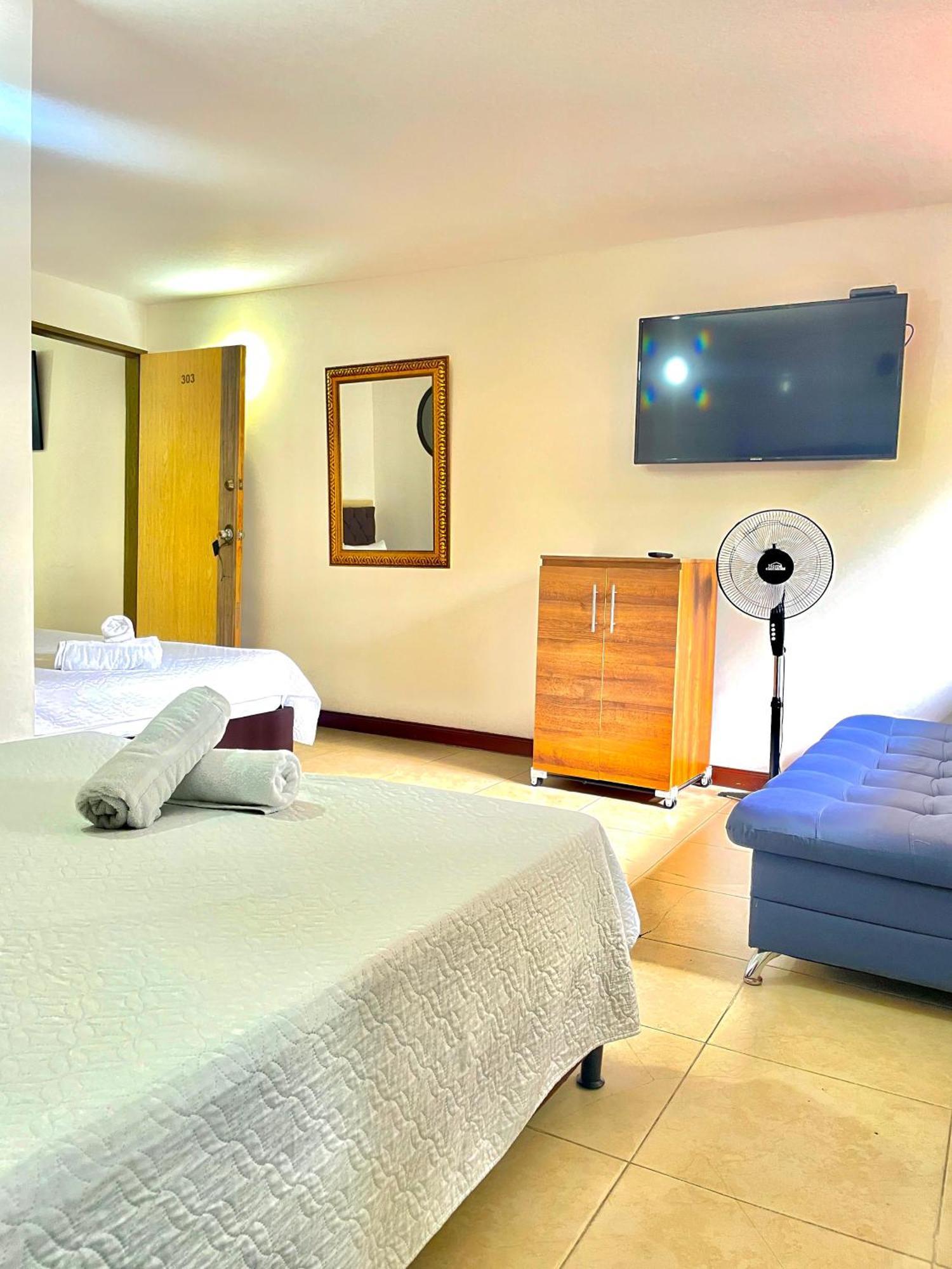 Hotel Torre Primavera Medellín Buitenkant foto