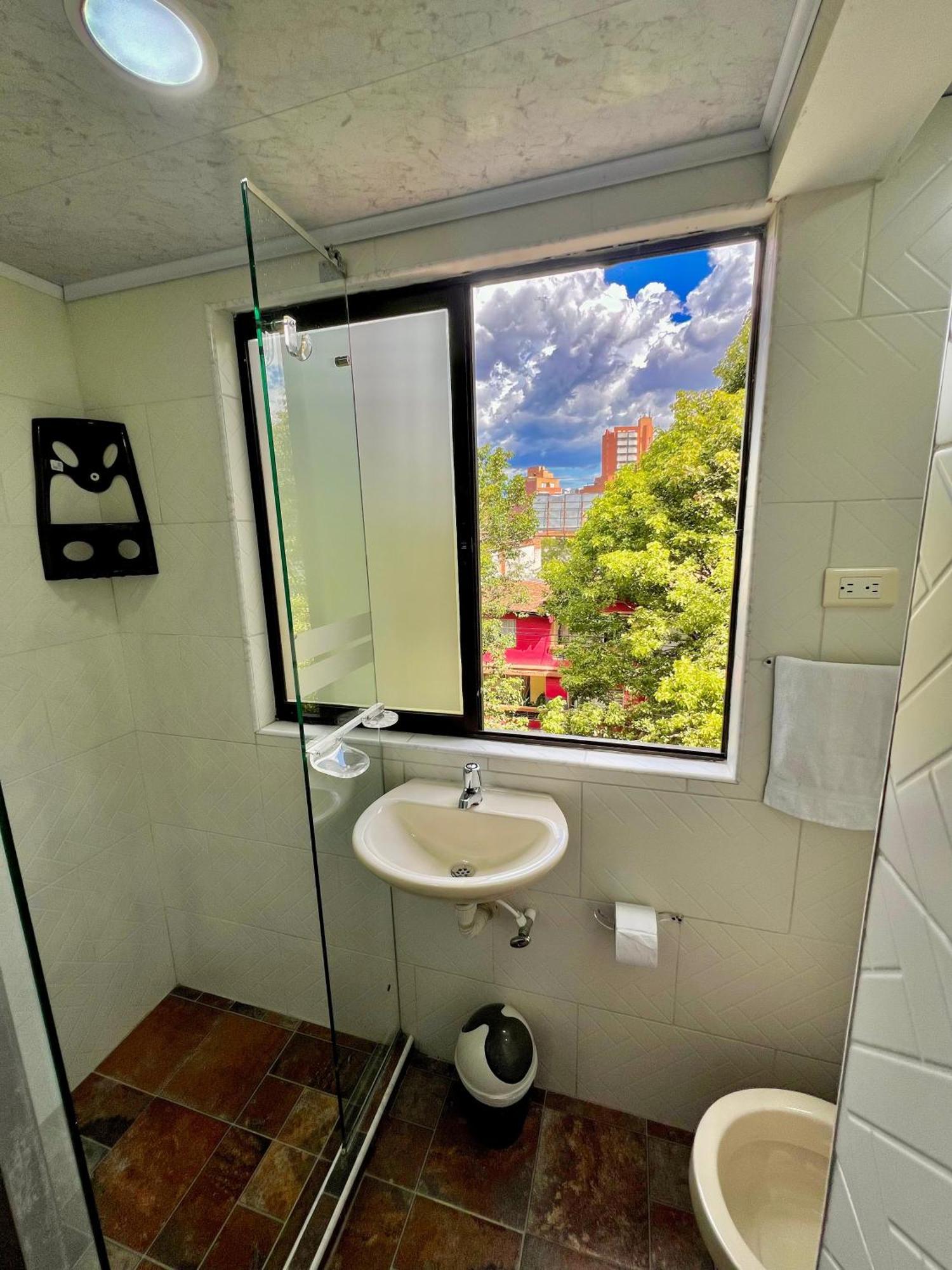 Hotel Torre Primavera Medellín Buitenkant foto